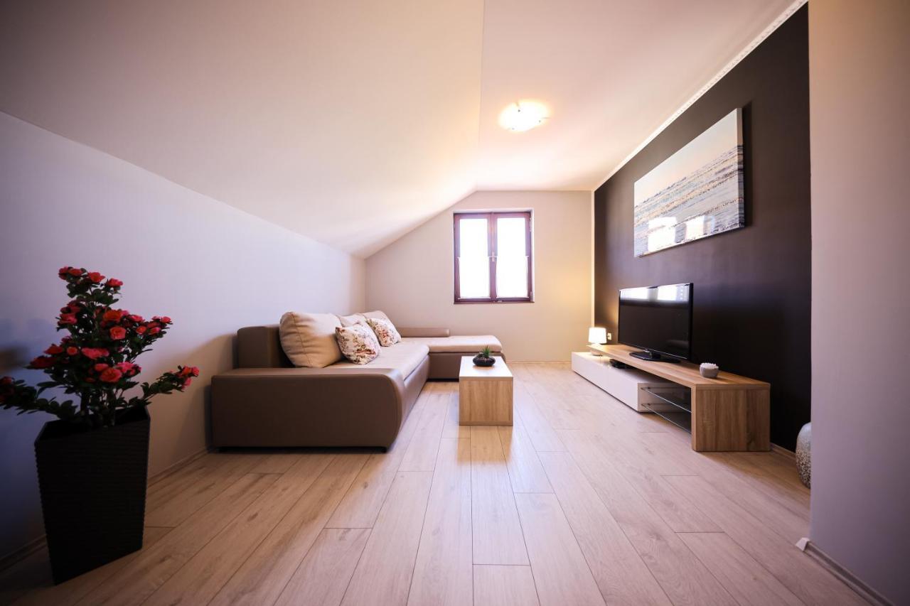 Apartment Ruza Sukosan Bagian luar foto