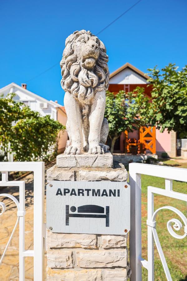 Apartment Ruza Sukosan Bagian luar foto