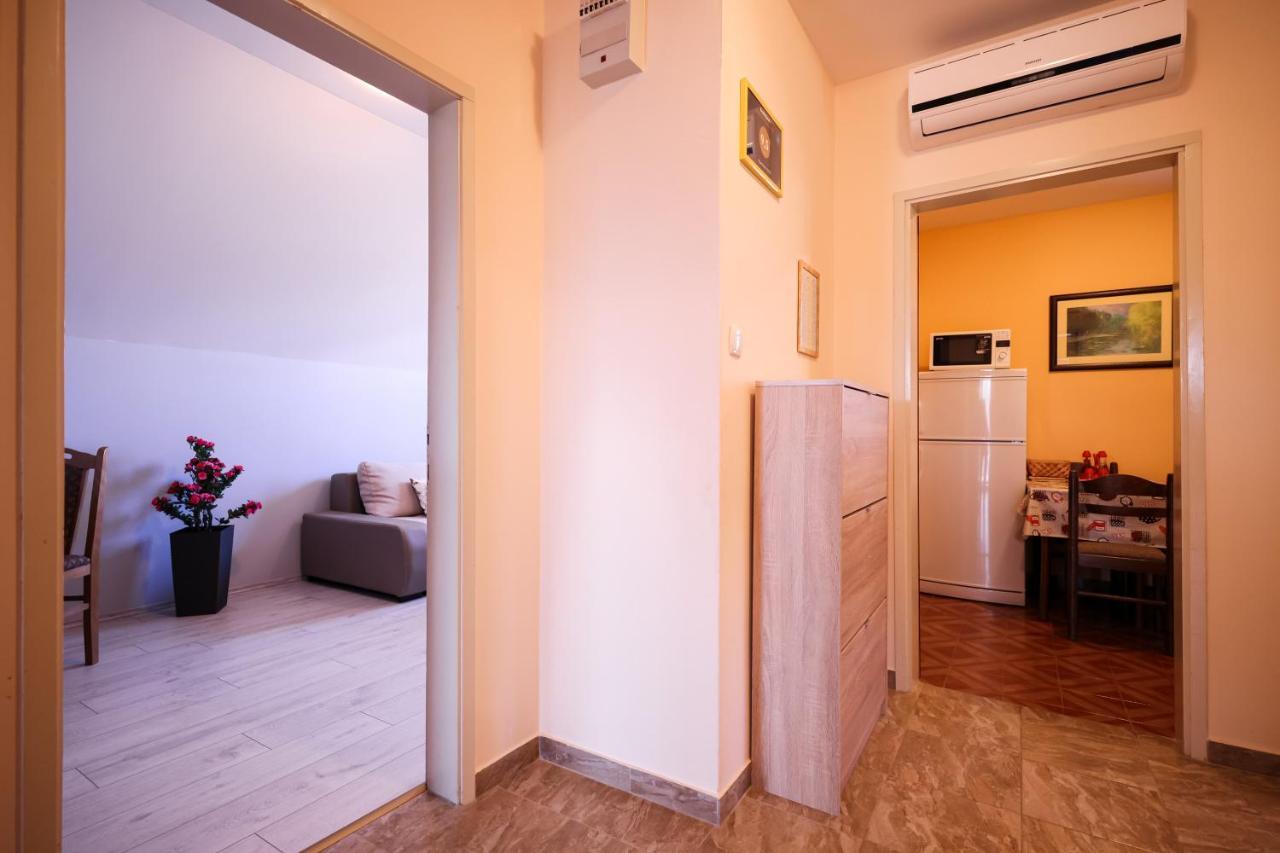 Apartment Ruza Sukosan Bagian luar foto